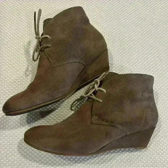 Nicole Size 7.5 Taupe suede bootie wedge heel - Picture 1 of 7
